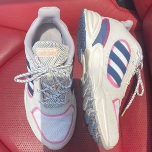 Adidas Sneakers